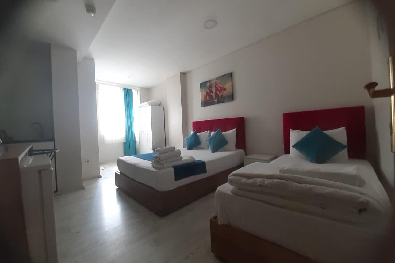 En fazla 2 yetişkin.