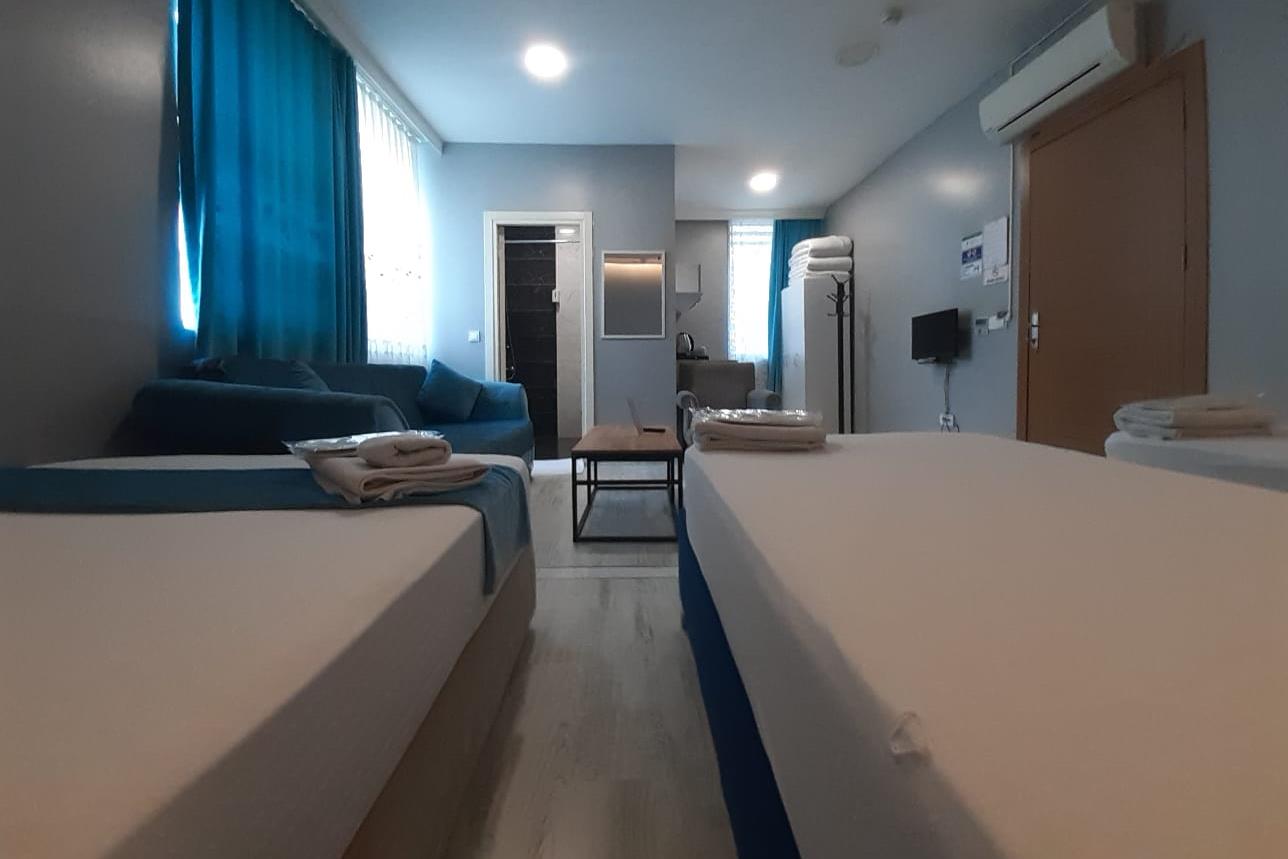 En fazla 4 yetişkin.