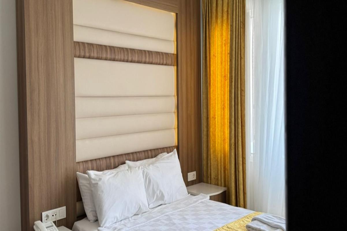 En az 2 yetişkin, En fazla 4 yetişkin.