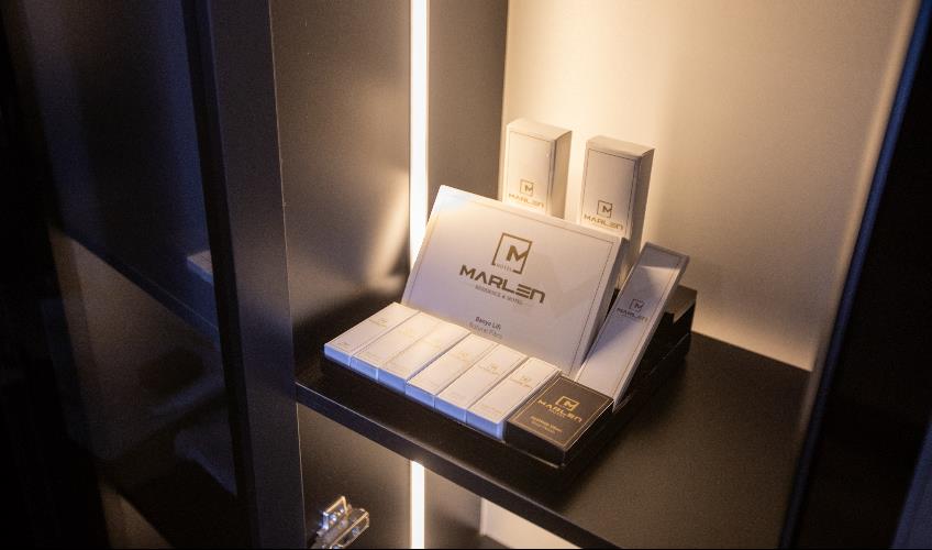 En fazla 2 yetişkin + 1 bebek (0-2 yaş).