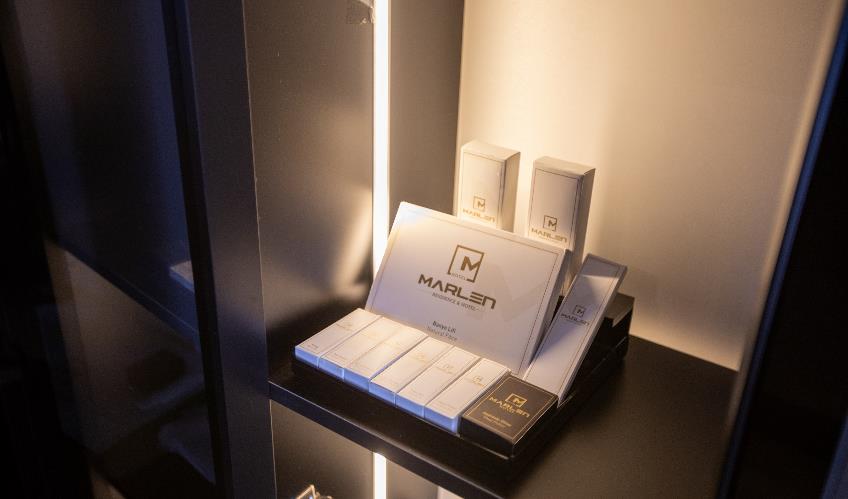 En fazla 2 yetişkin + 1 bebek (0-2 yaş).