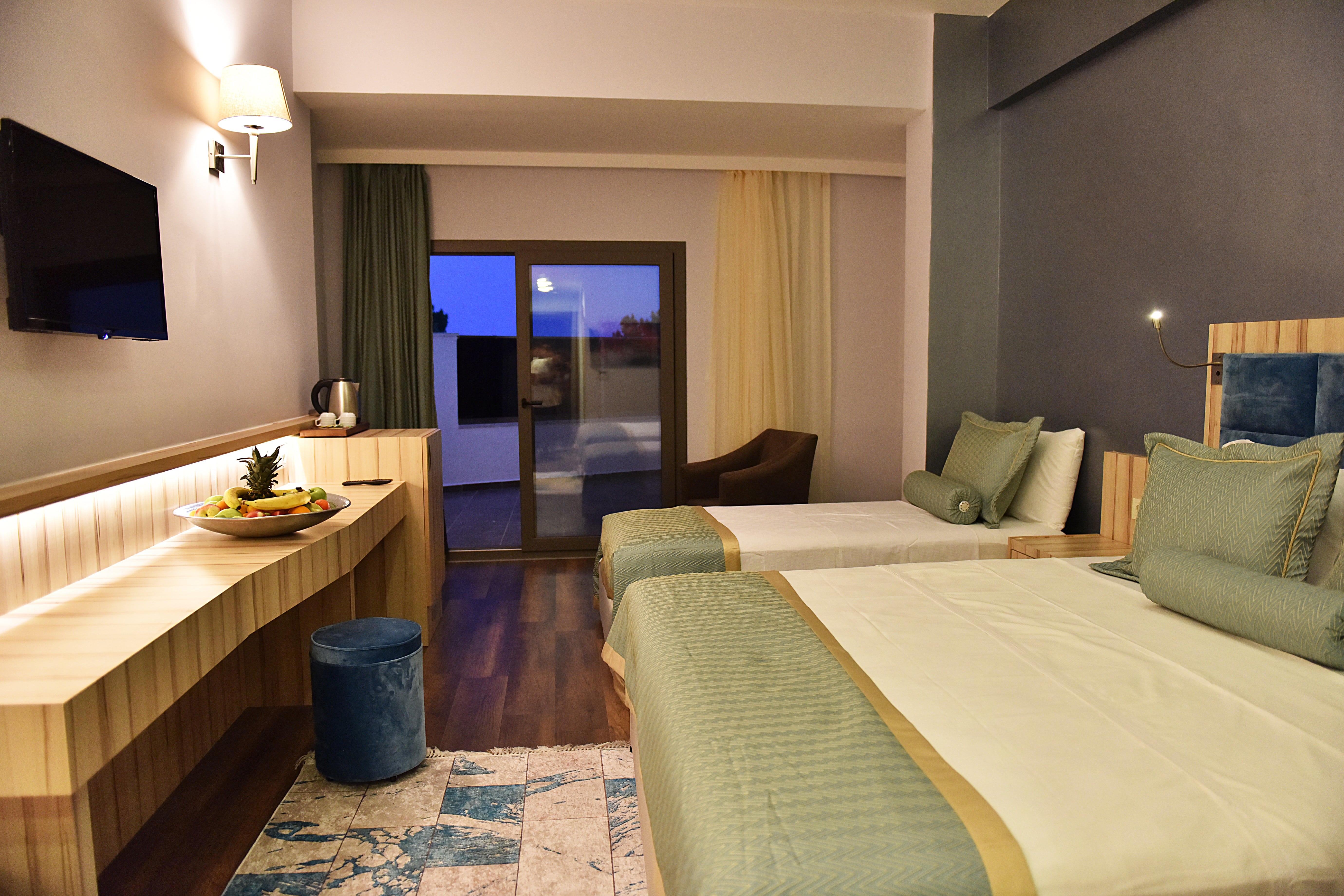 En fazla 3 yetişkin veya 2 yetişkin + 2 çocuk.