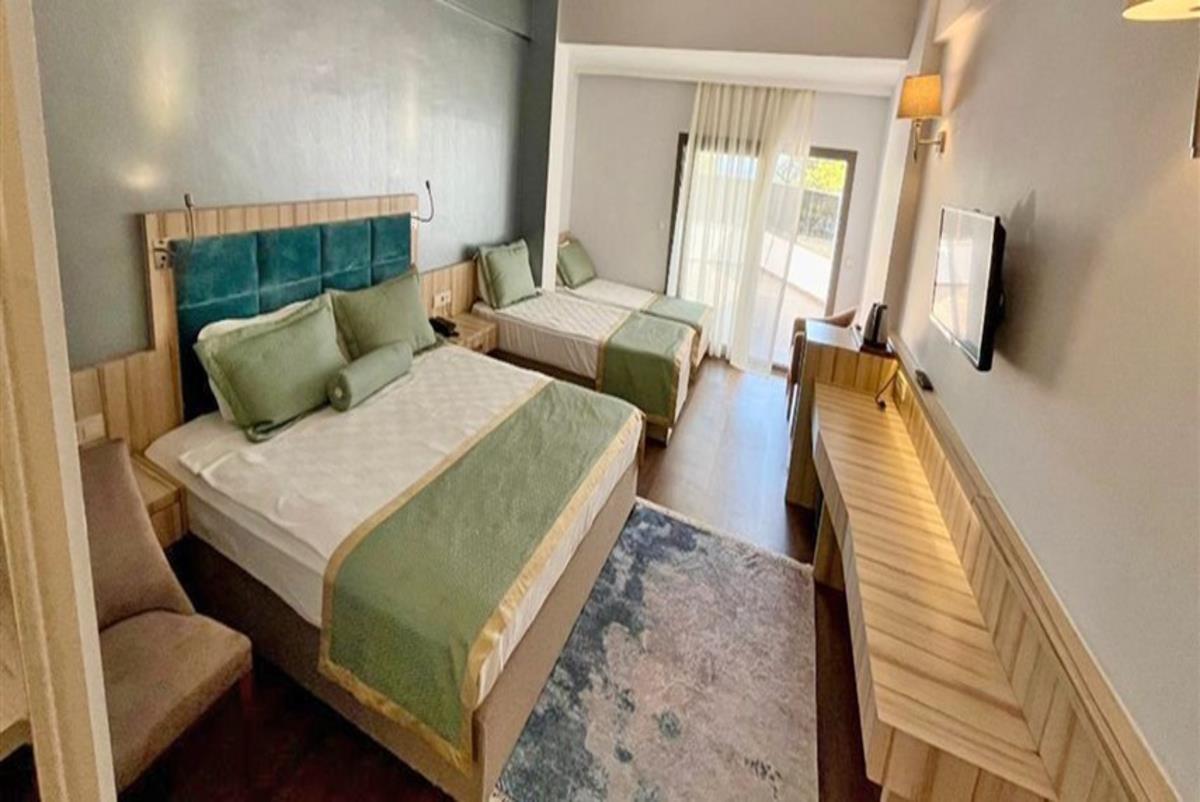 En fazla 3 yetişkin veya 2 yetişkin + 2 çocuk.