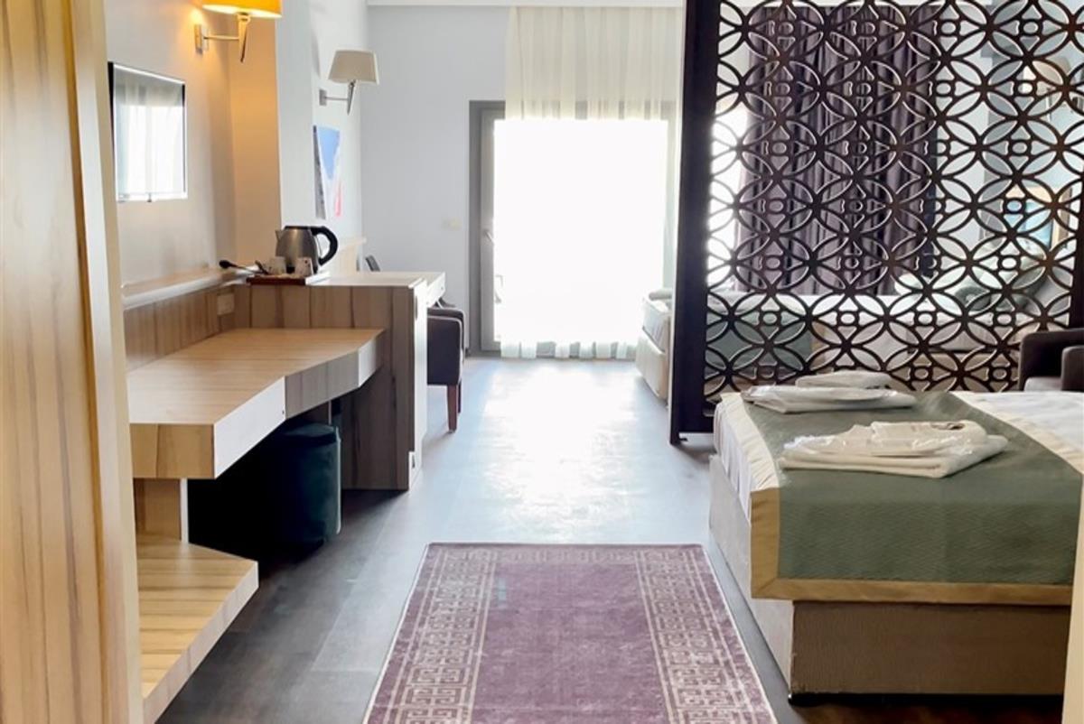 En az 2 yetişkin, En fazla 5 yetişkin veya 4 yetişkin + 1 çocuk.