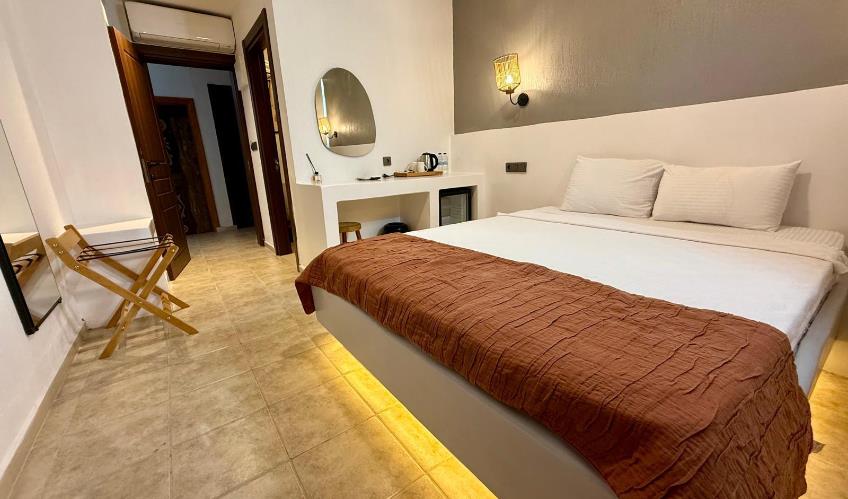 En fazla 2 yetişkin.