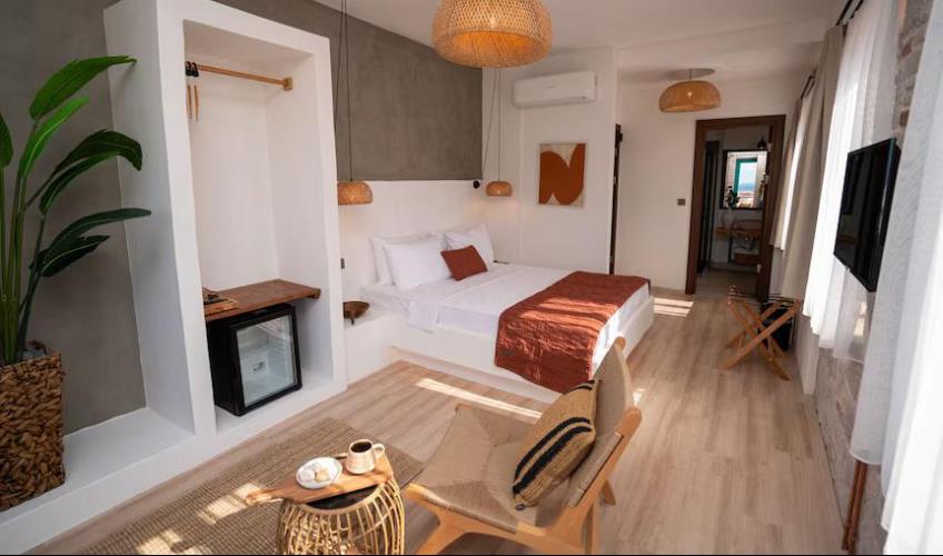 En fazla 3 yetişkin.