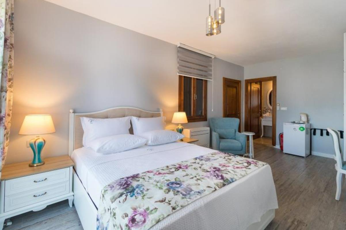 En fazla 2 yetişkin + 1 çocuk veya 1 yetişkin + 1 çocuk.