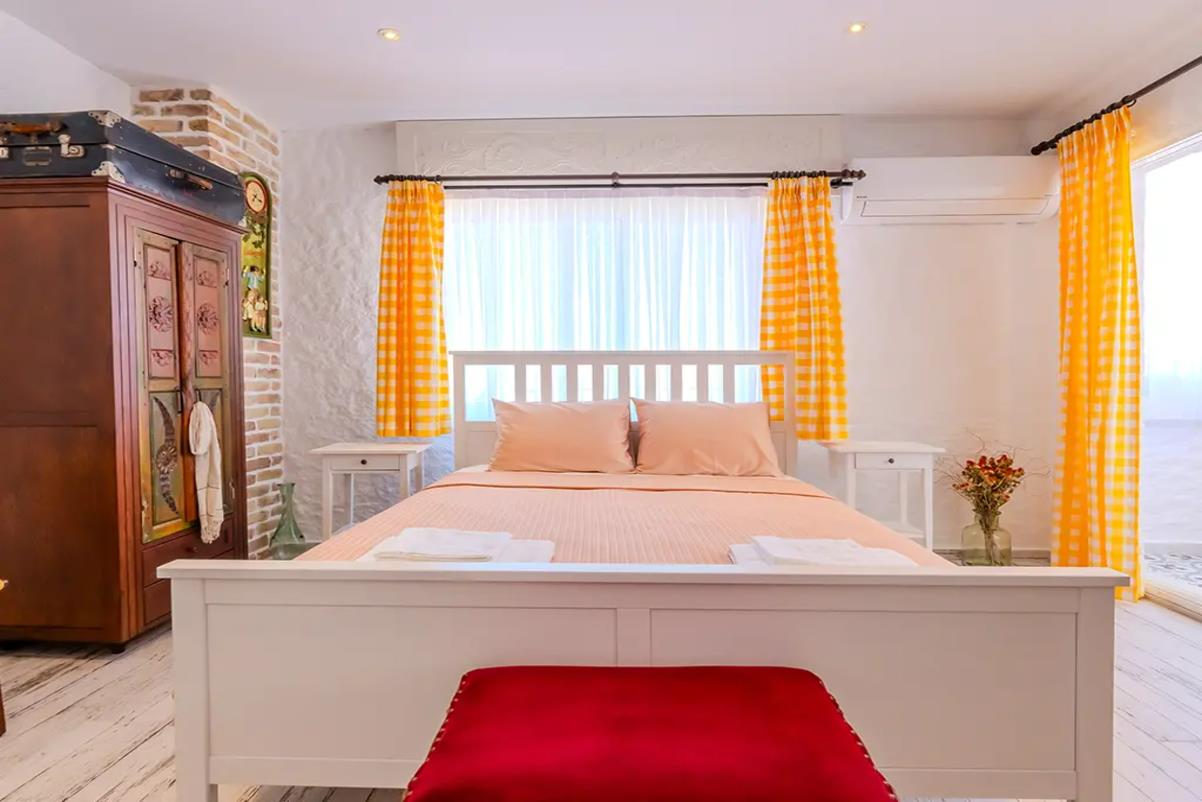 En fazla 2 yetişkin.