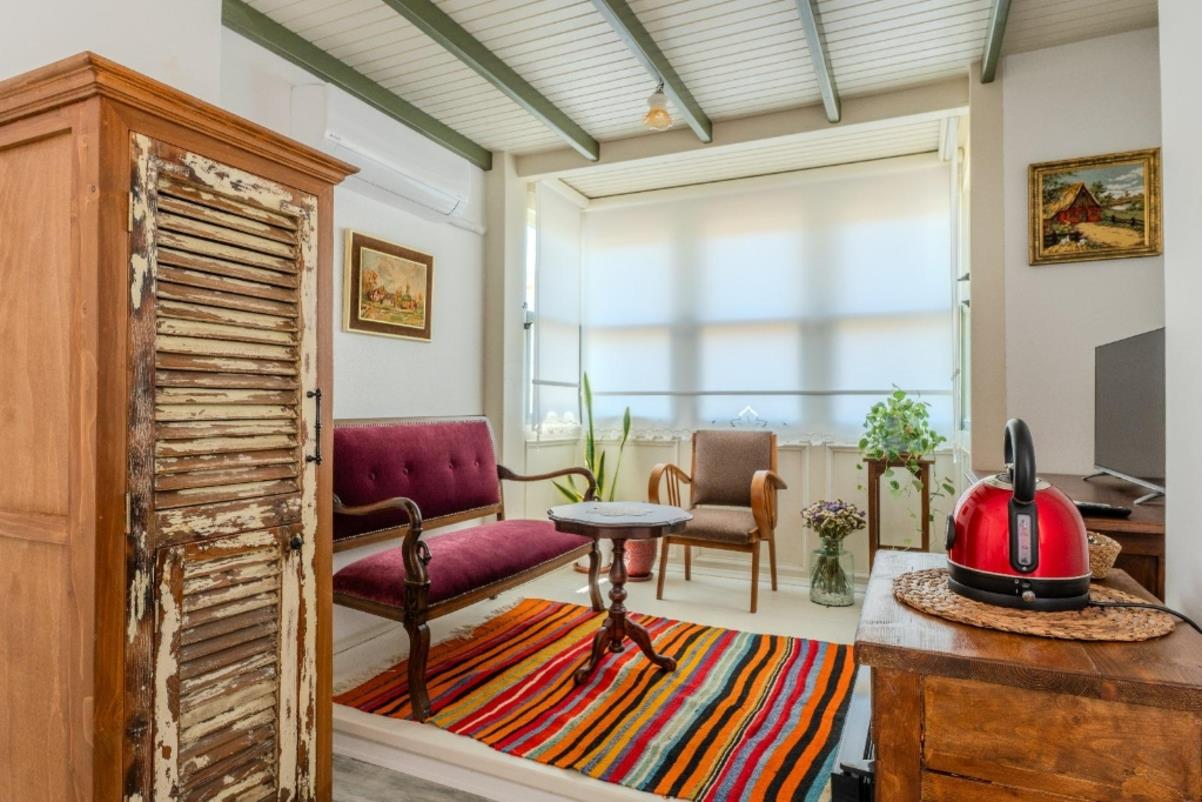 En fazla 3 yetişkin.