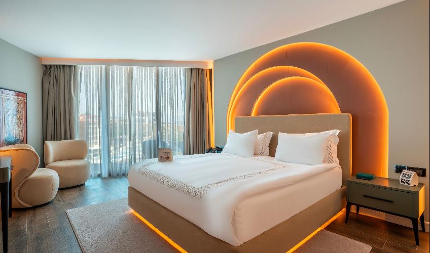 En fazla 2 yetişkin.