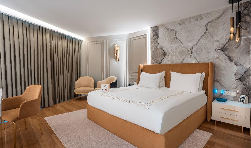 En fazla 2 yetişkin.