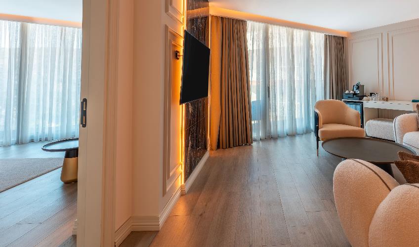 En fazla 3 yetişkin.