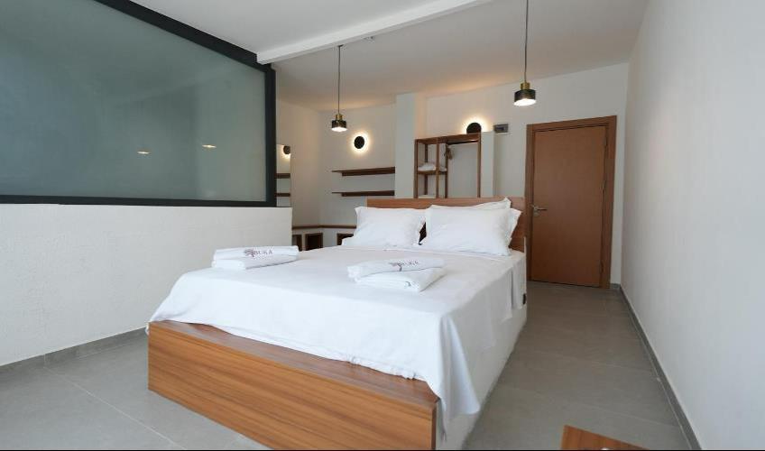 En fazla 2 yetişkin.