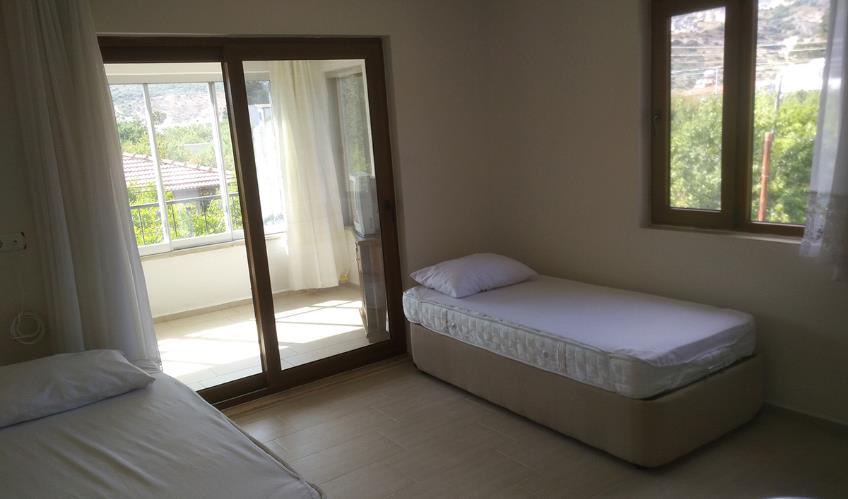 En fazla 4 yetişkin.