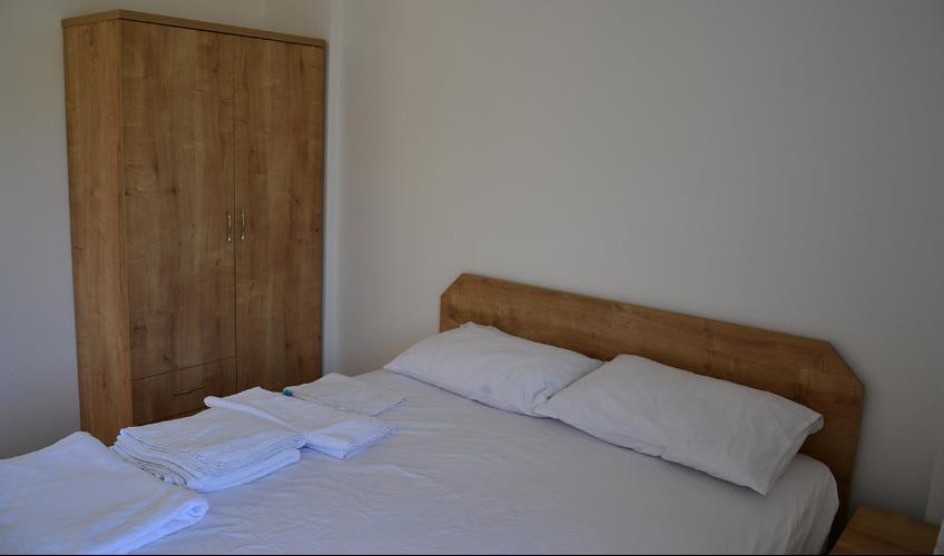 En fazla 4 yetişkin.