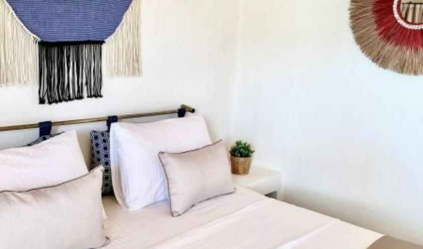 En fazla 3 yetişkin.