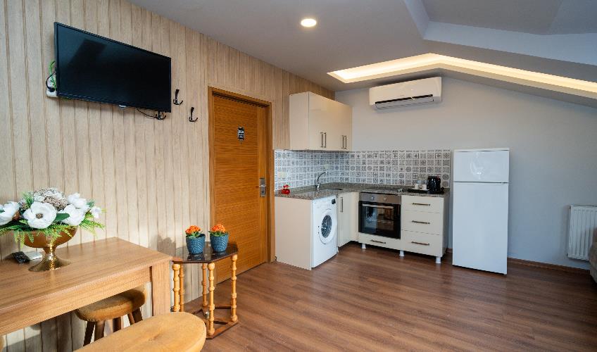 En fazla 4 yetişkin.