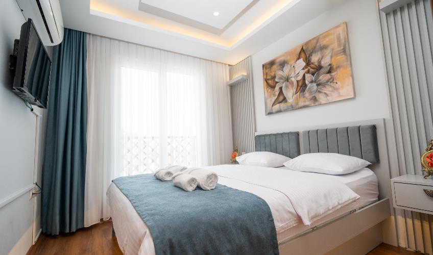 En fazla 4 yetişkin.