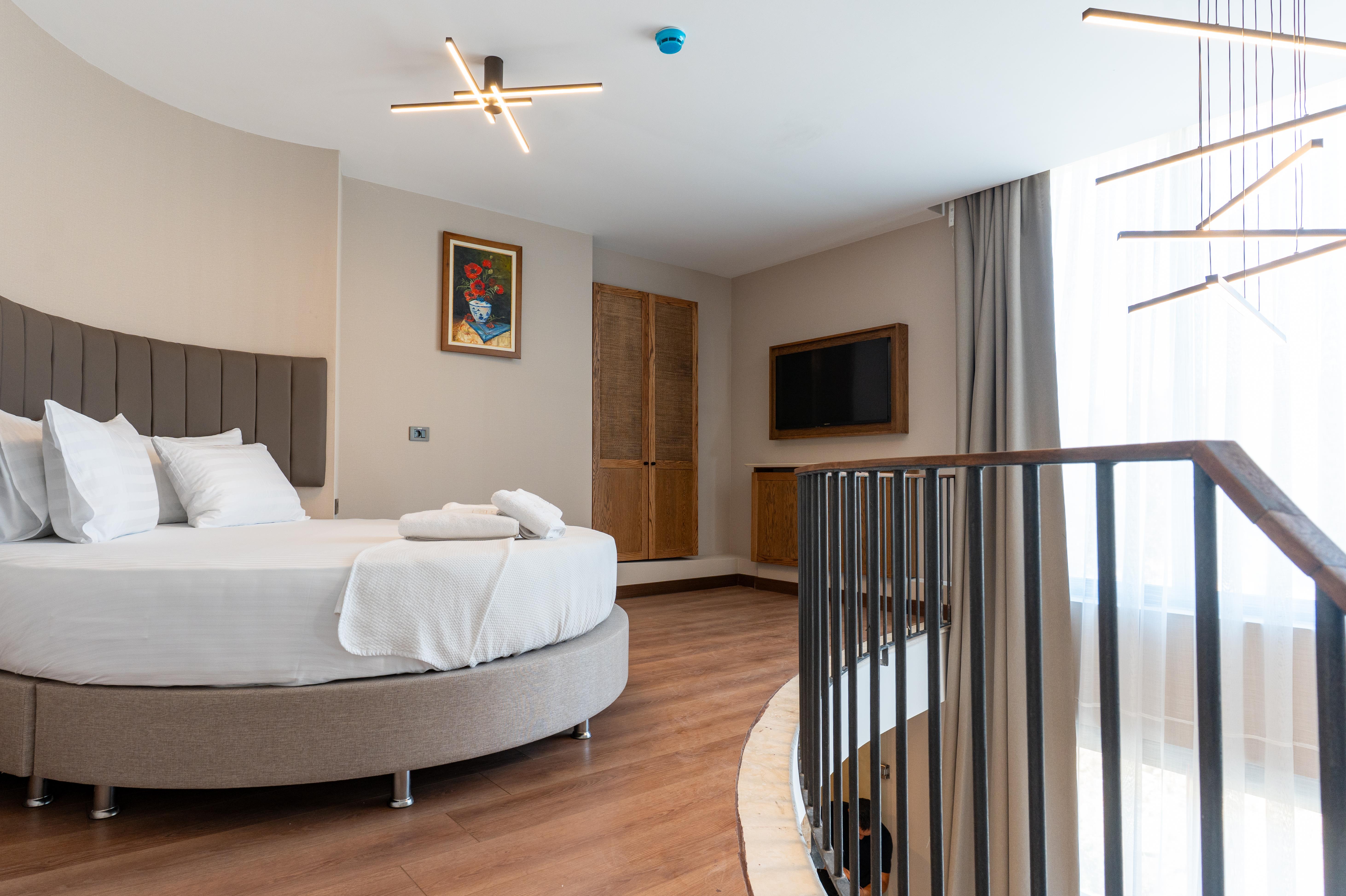 En fazla 2 yetişkin.