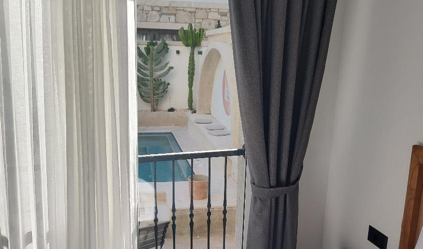 En fazla 2 yetişkin.