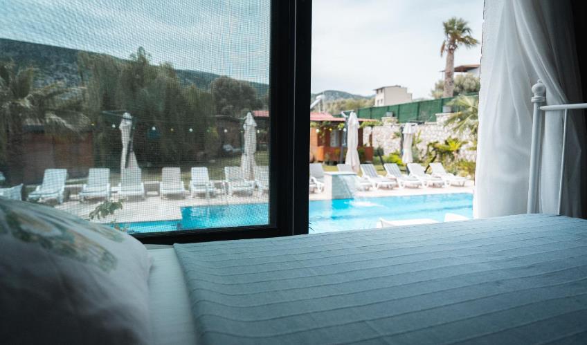 En fazla 2 yetişkin.