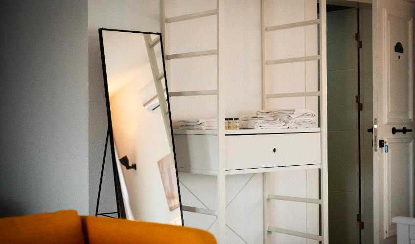 En fazla 3 yetişkin + 1 çocuk + 1 bebek (0-2 yaş) veya 2 yetişkin + 1 çocuk + 1 bebek (0-2 yaş).