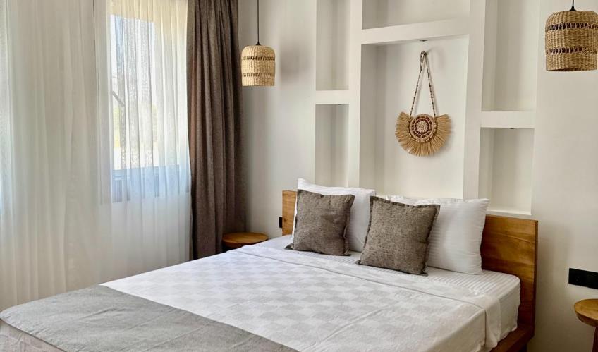 En fazla 2 yetişkin + 1 bebek (0-2 yaş).