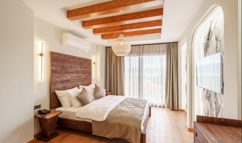 En fazla 2 yetişkin.