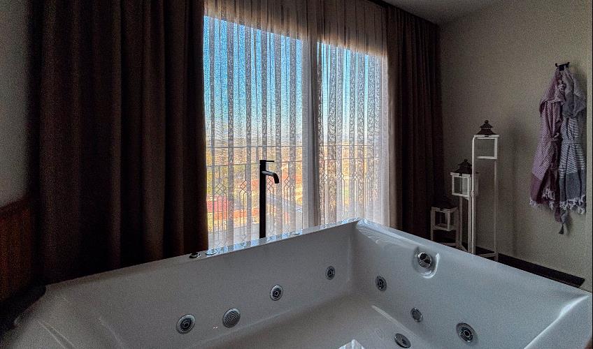 En fazla 2 yetişkin.