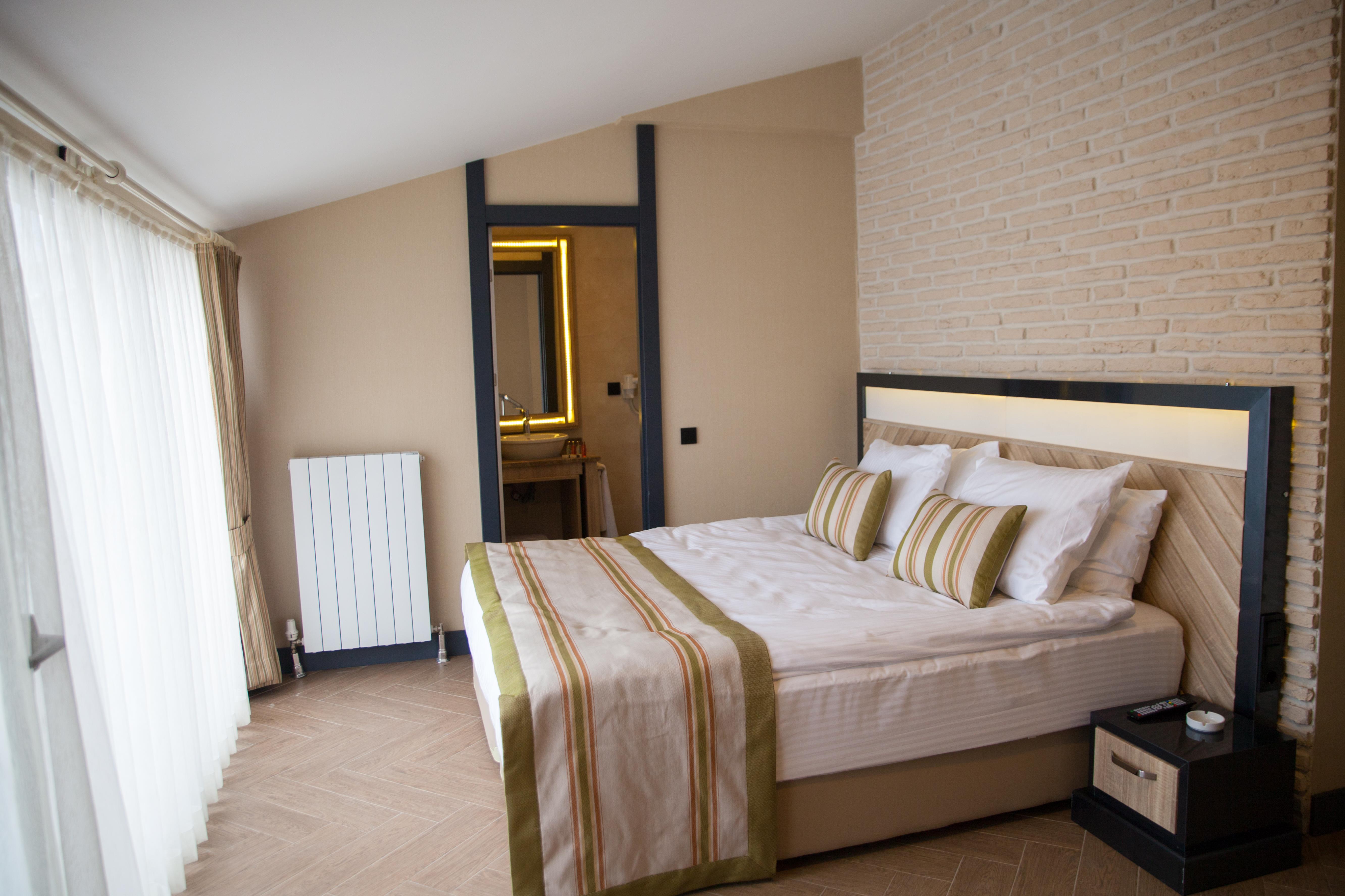 En fazla 4 yetişkin + 2 çocuk + 1 bebek (0-2 yaş) veya 3 yetişkin + 2 çocuk + 1 bebek (0-2 yaş).