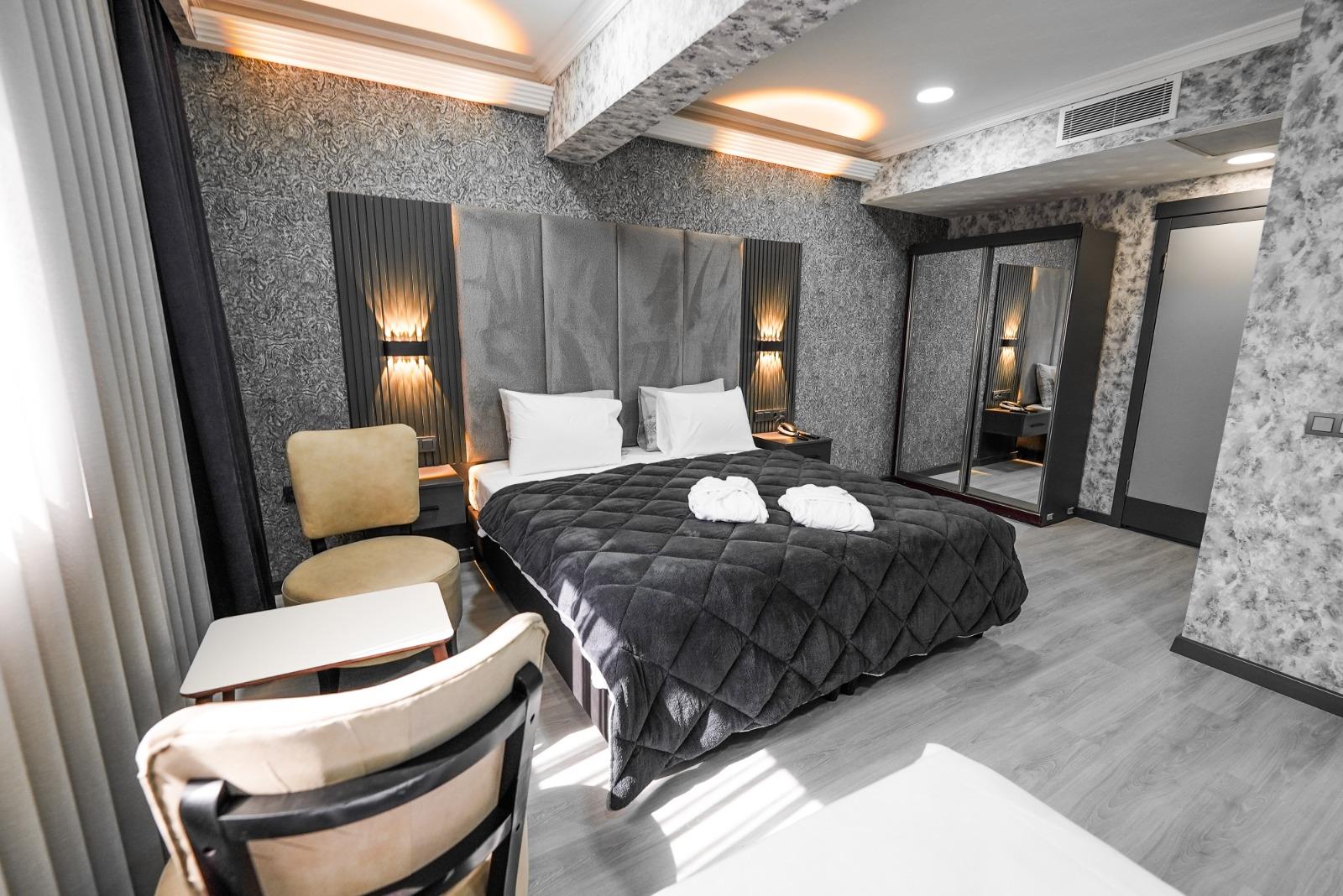 En fazla 2 yetişkin.