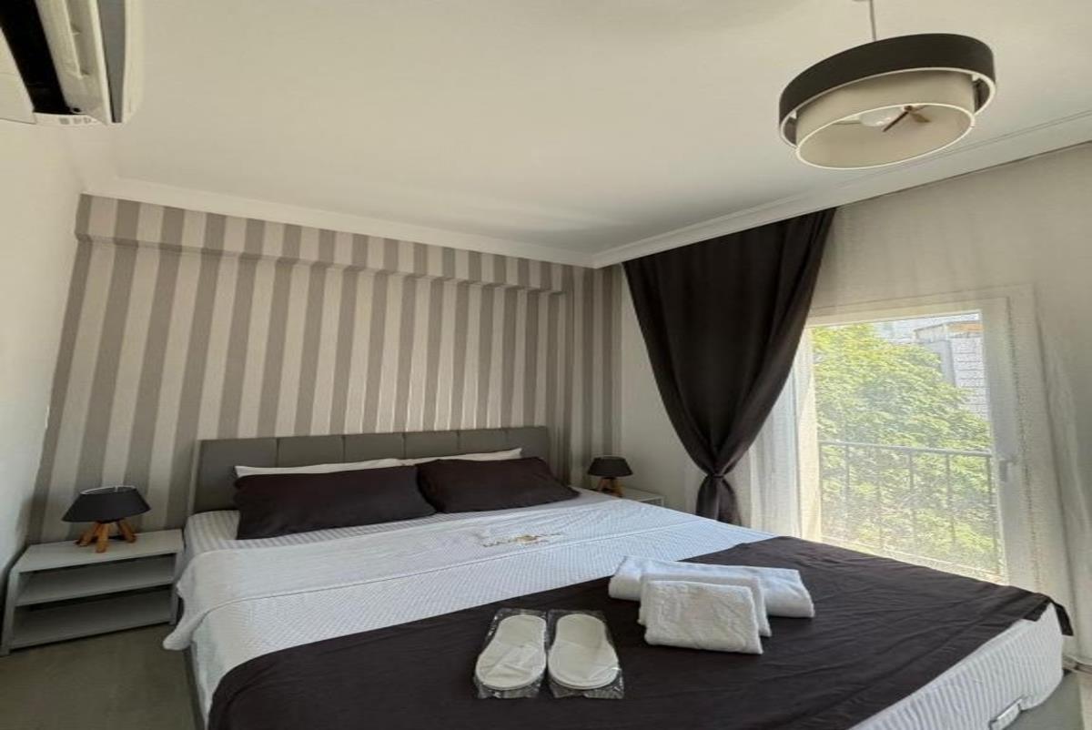 En fazla 2 yetişkin.