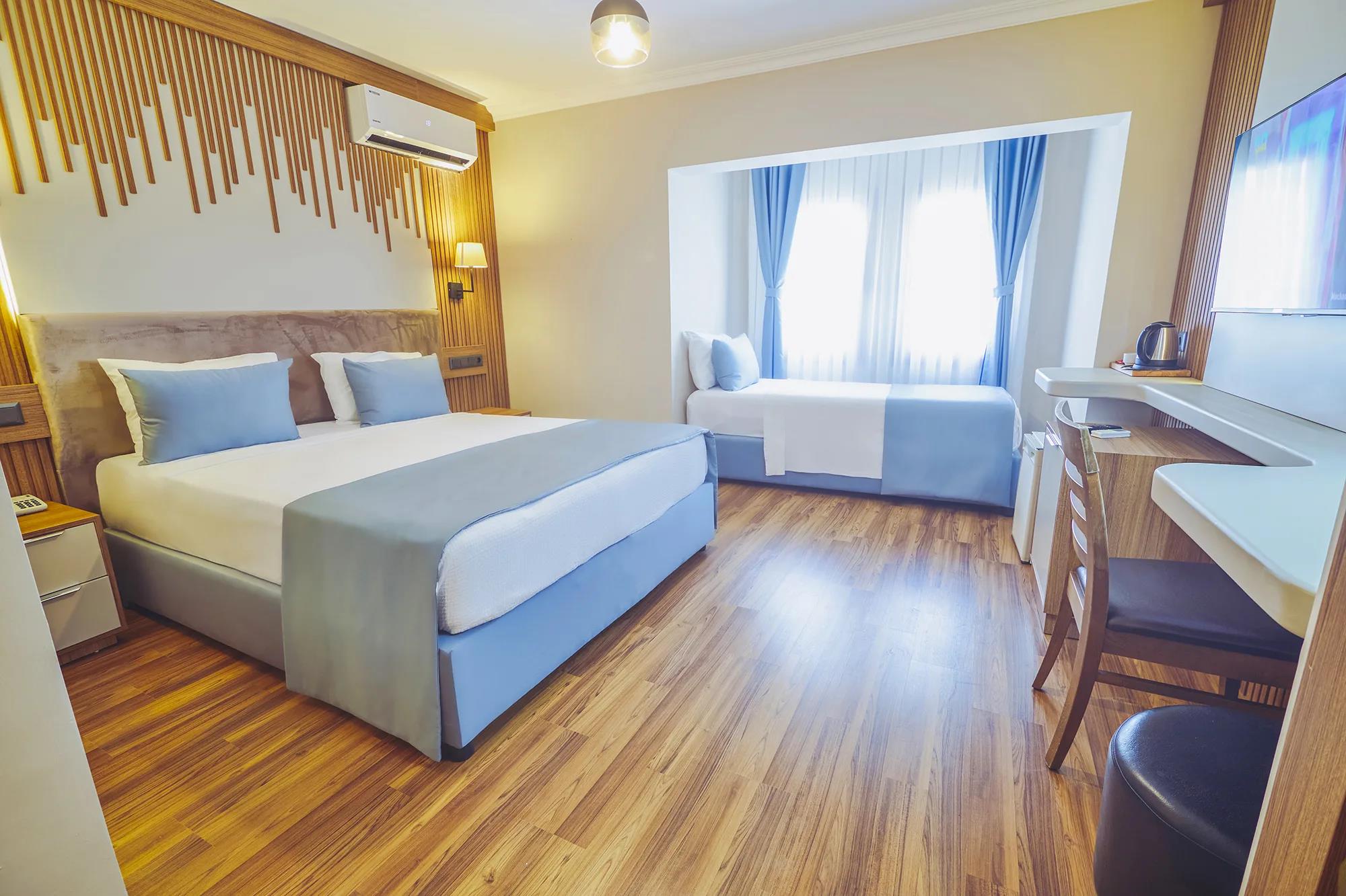 En fazla 3 yetişkin.