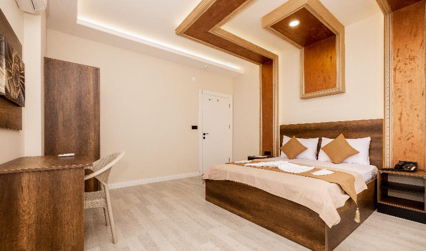 En fazla 4 yetişkin + 2 çocuk + 1 bebek (0-2 yaş) veya 3 yetişkin + 2 çocuk + 1 bebek (0-2 yaş).