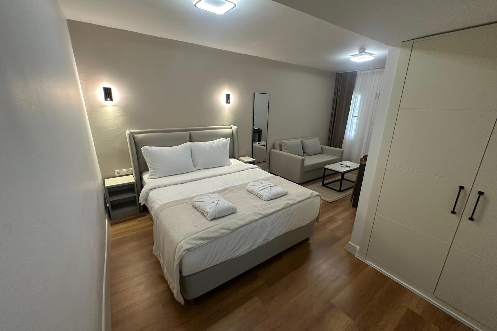 En fazla 2 yetişkin.