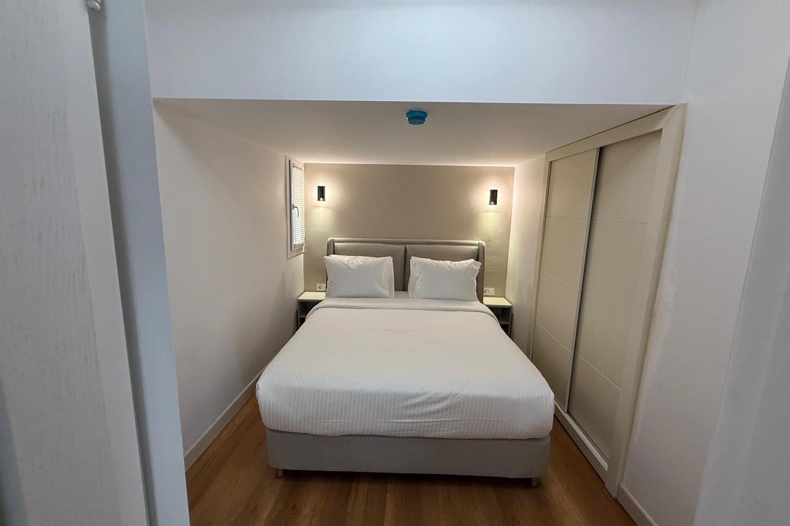 En fazla 4 yetişkin.