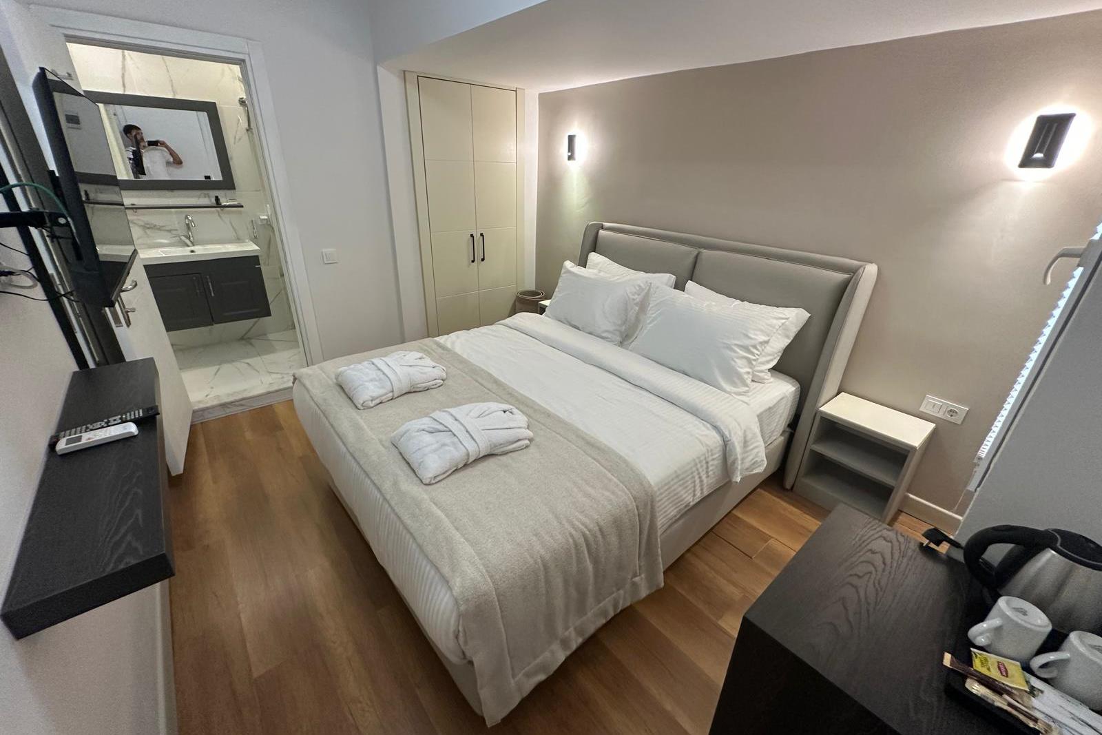 En fazla 2 yetişkin.