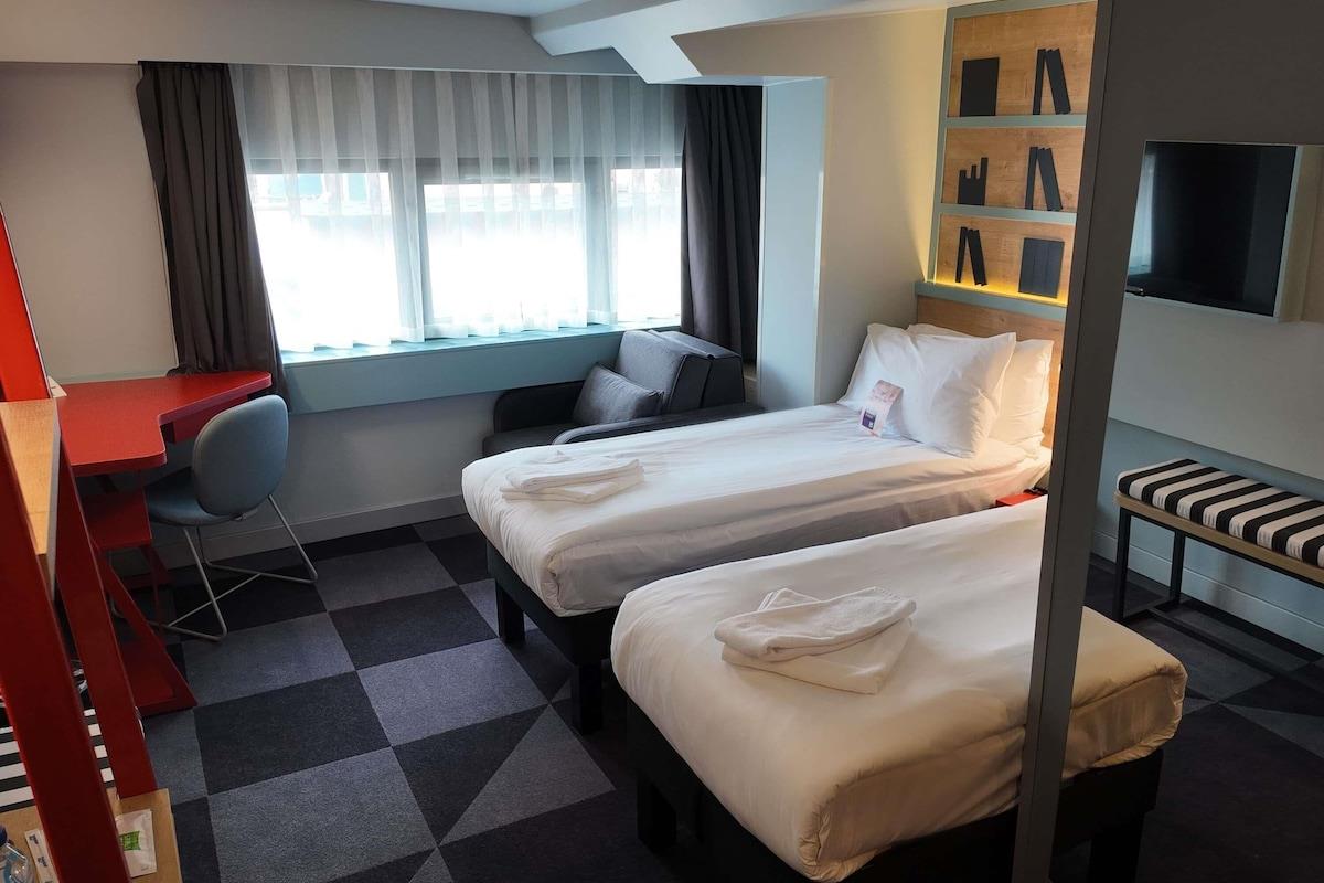 En fazla 2 yetişkin.