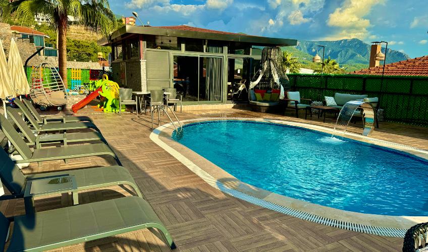 En fazla 4 yetişkin.