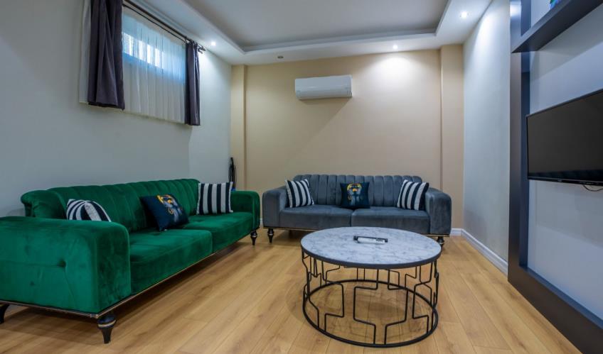 En fazla 4 yetişkin.