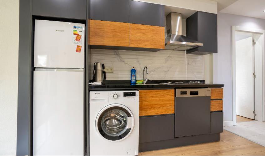 En fazla 3 yetişkin.