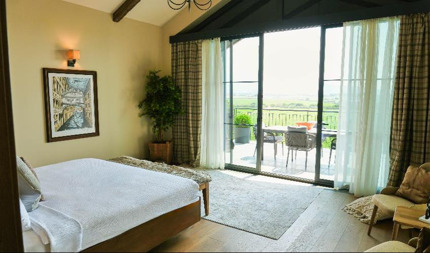 En fazla 4 yetişkin.