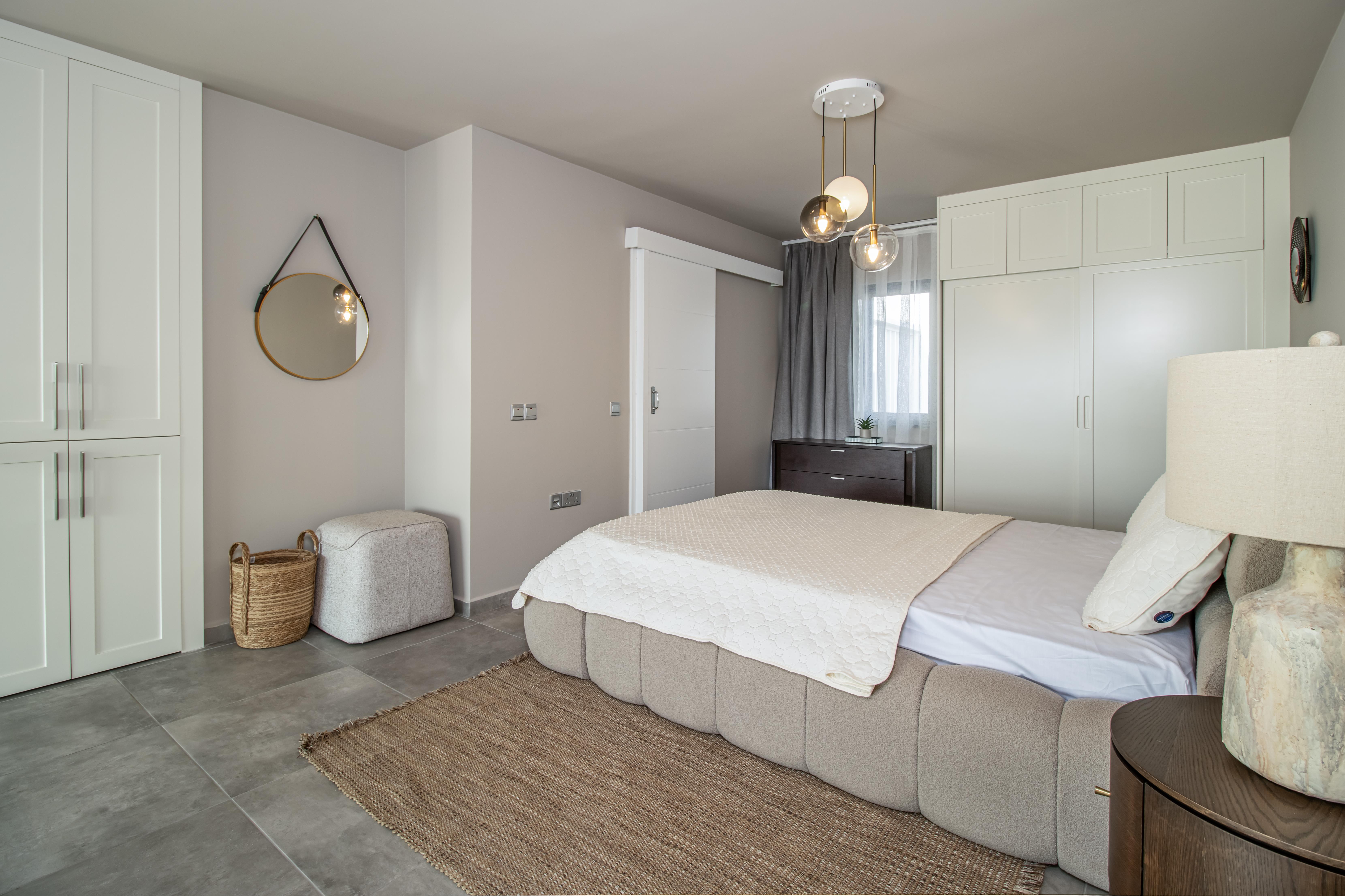 En az 3 yetişkin, En fazla 4 yetişkin veya 3 yetişkin + 2 çocuk.