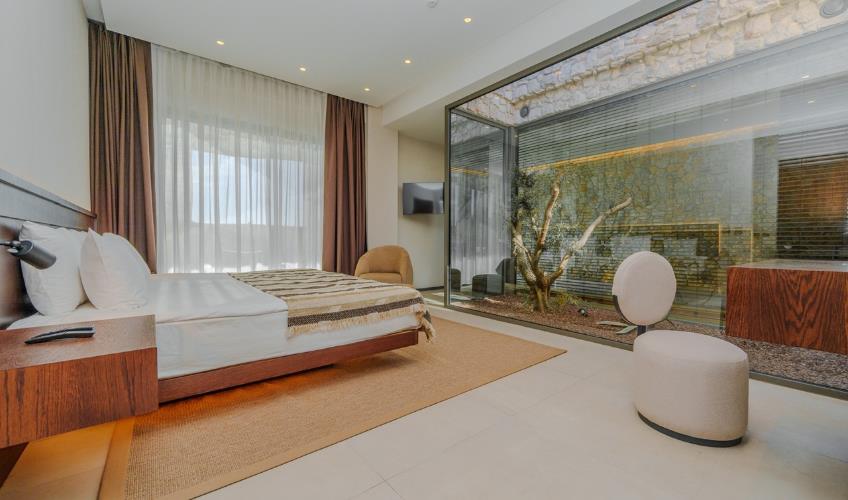 En fazla 4 yetişkin + 2 çocuk + 1 bebek (0-2 yaş) veya 3 yetişkin + 2 çocuk + 1 bebek (0-2 yaş).