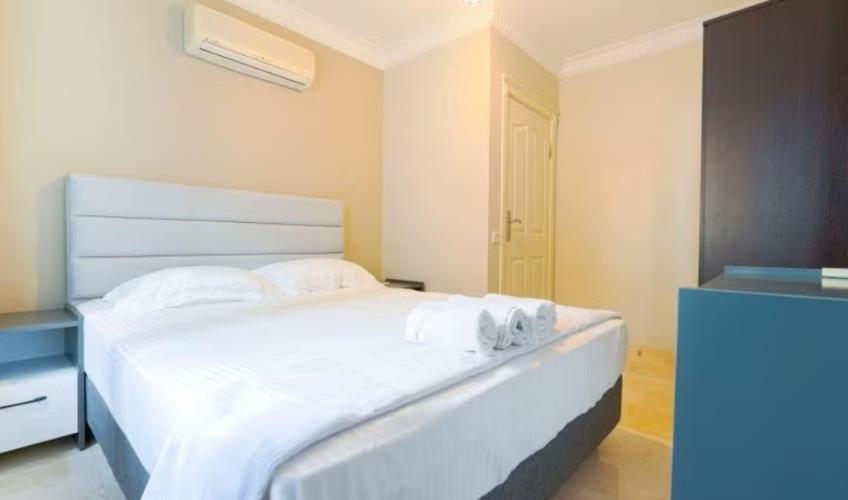 En fazla 4 yetişkin.