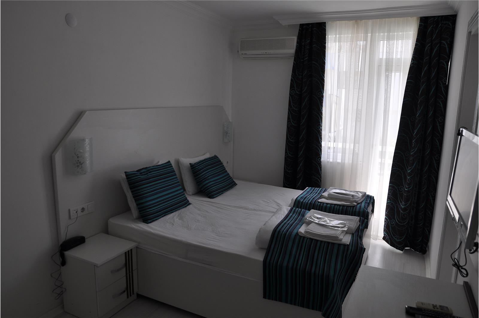 En fazla 2 yetişkin.