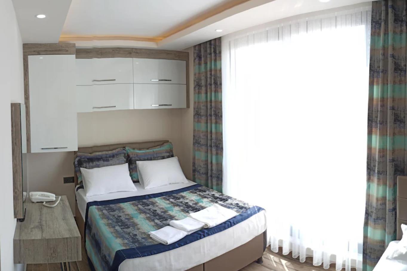 En fazla 2 yetişkin.