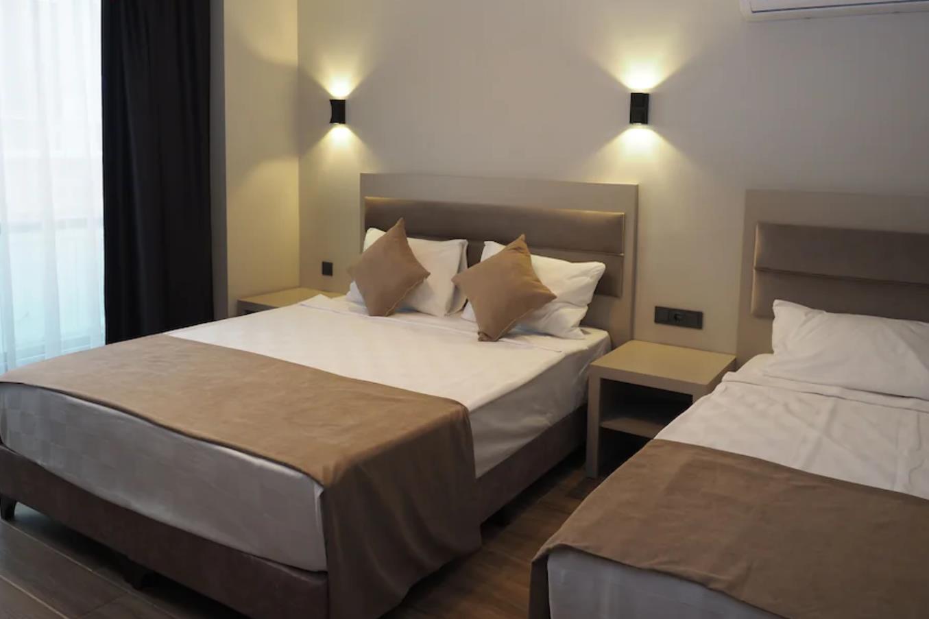 En fazla 2 yetişkin.