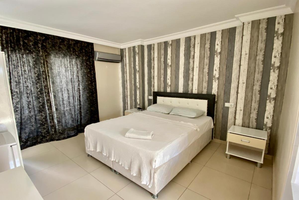 En fazla 3 yetişkin veya 2 yetişkin + 1 çocuk.