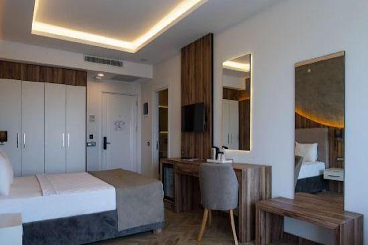 En fazla 3 yetişkin veya 2 yetişkin + 1 çocuk.